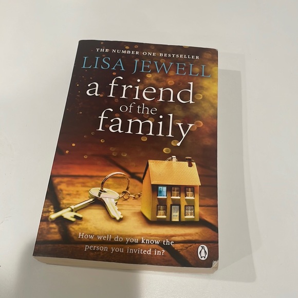 Lisa Jewell: A Friend of the Family. Paperback. GUC - Picture 3 of 3